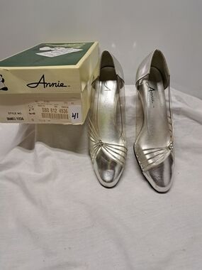 Annie Silver Metallic Pleated Crystal-Accent Pumps
